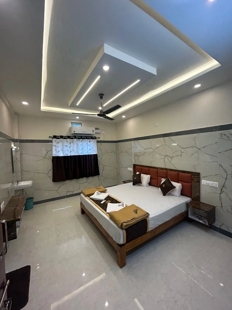 Deluxe room at Vidhathri Tourist Home Kollur