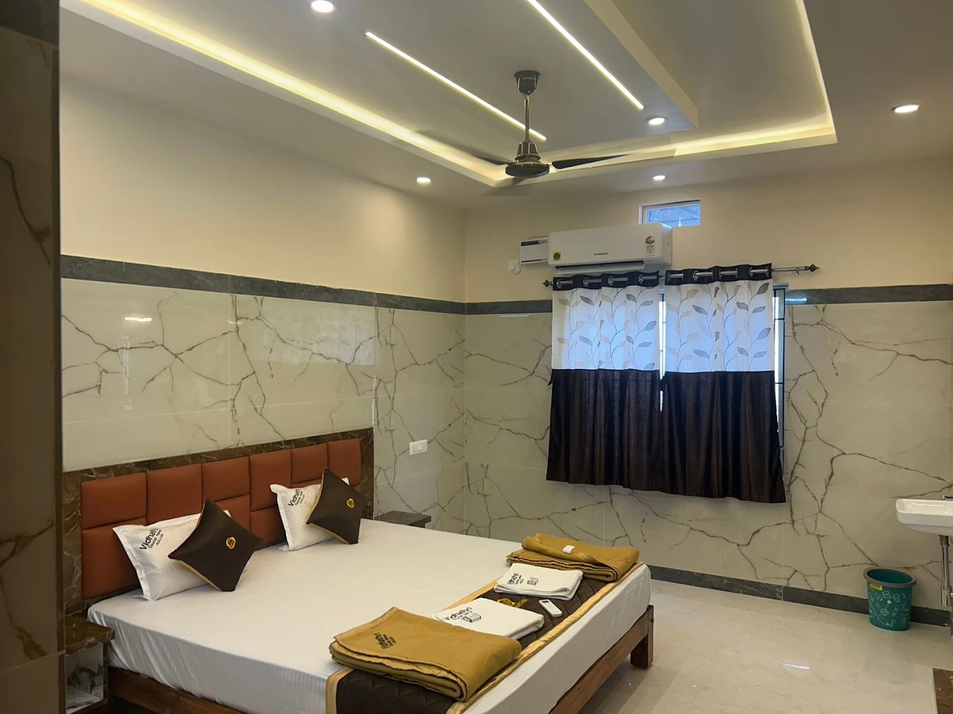 Deluxe double room Kollur